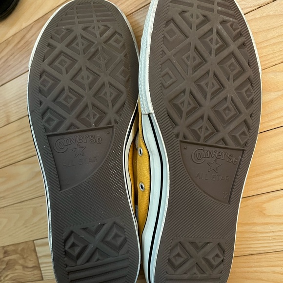 Men’s Yellow Chuck Taylor’s - size 12 - Picture 4 of 5
